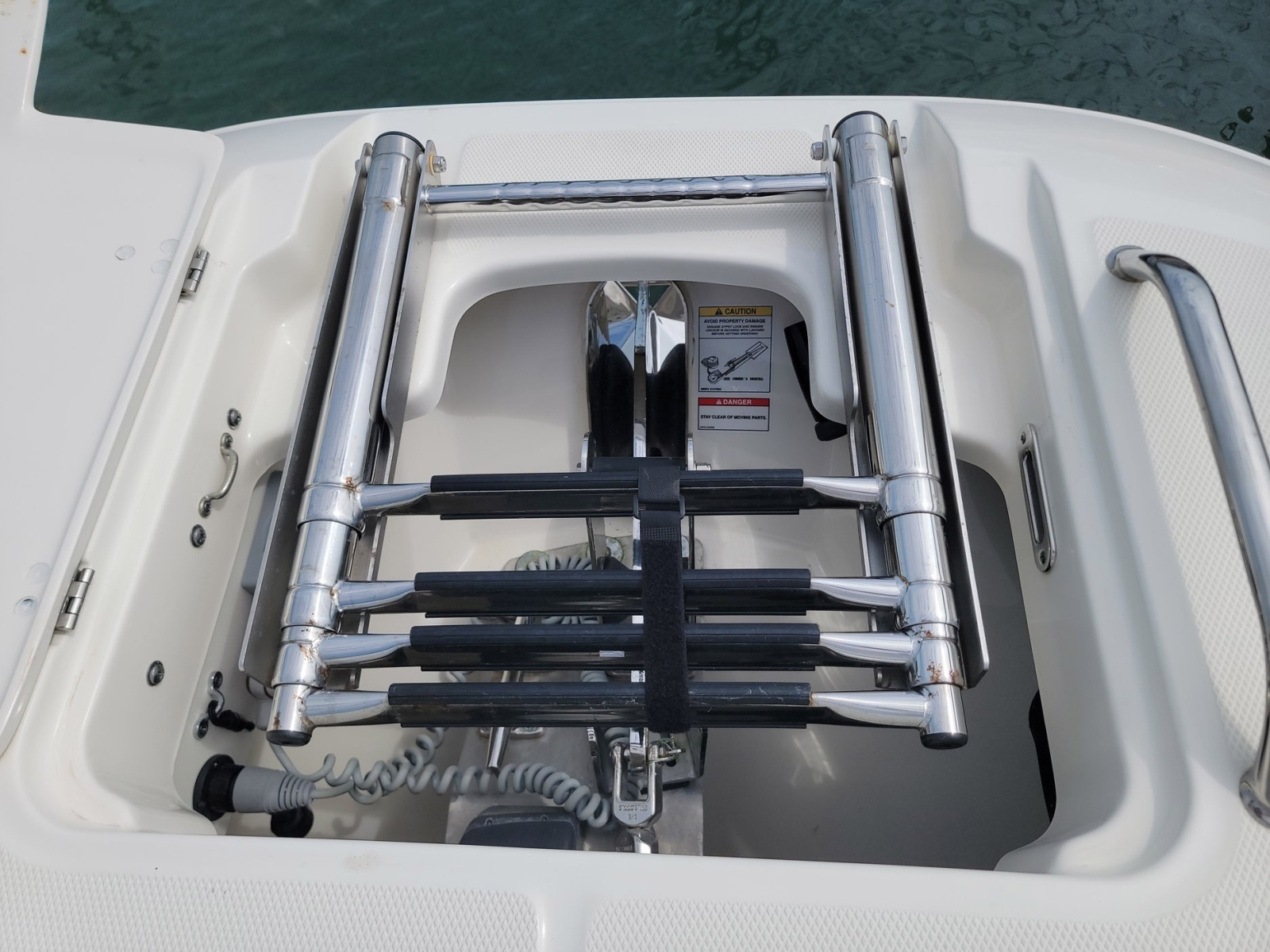 32ft Boston Whaler Yacht For Sale