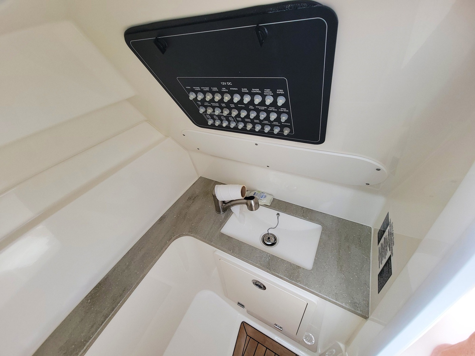 32ft Boston Whaler Yacht For Sale