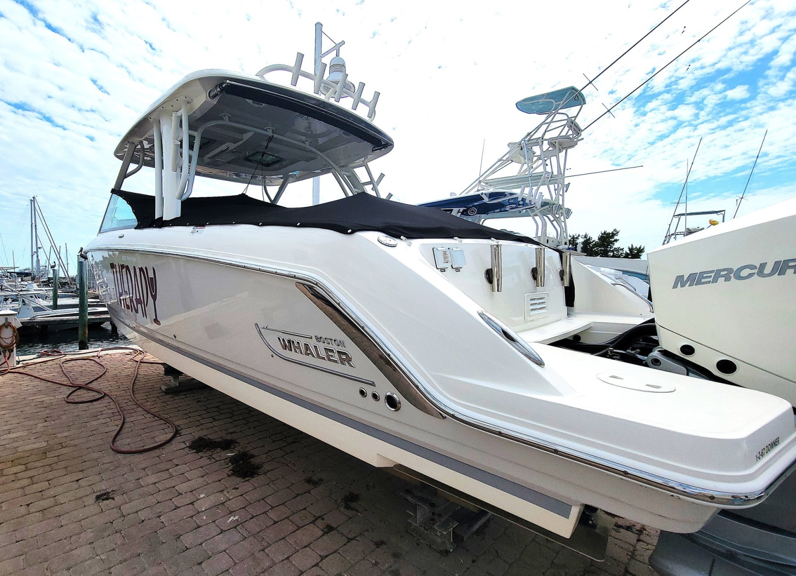 2022 Boston Whaler 320 Vantage