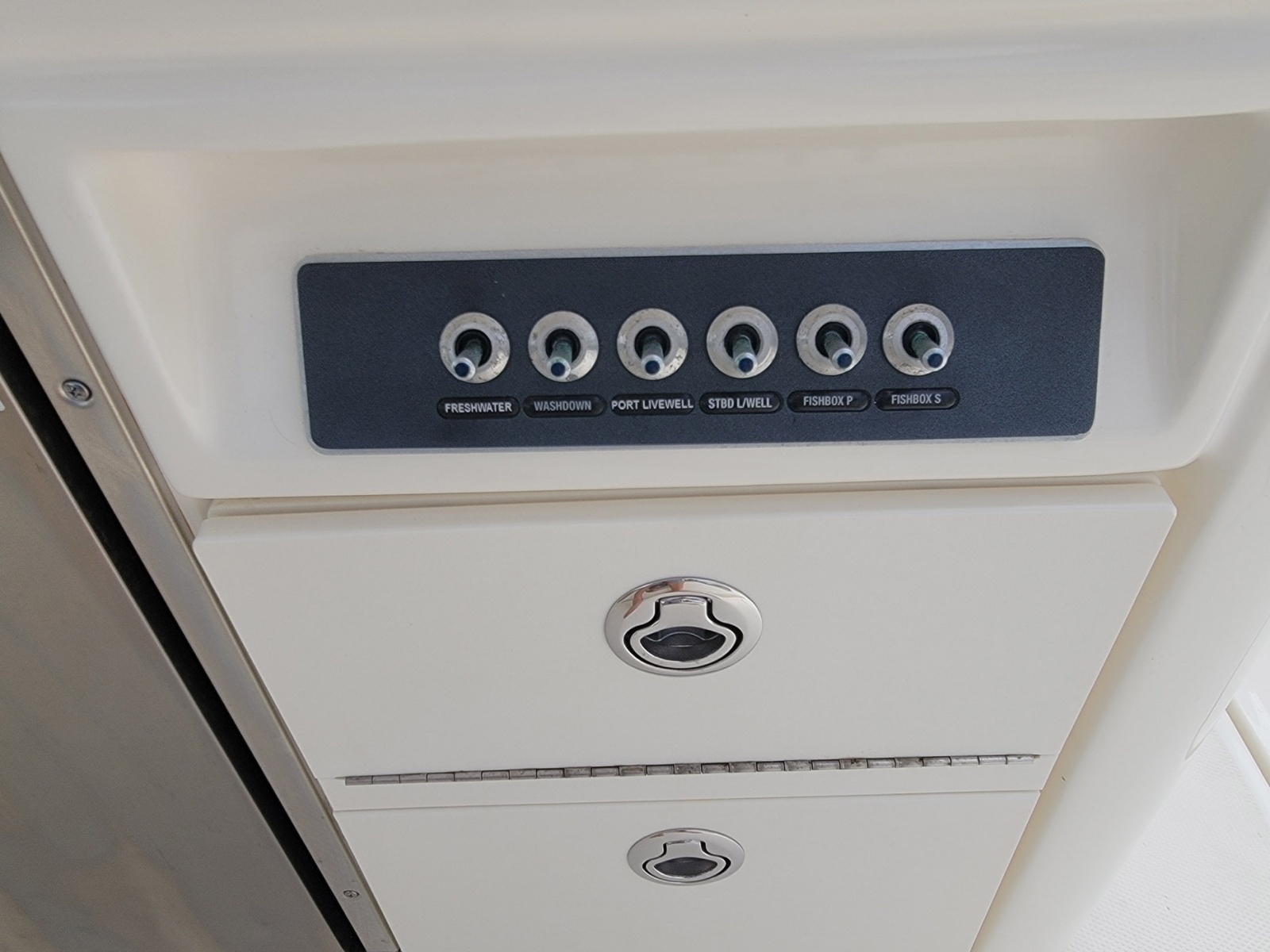 32ft Boston Whaler Yacht For Sale