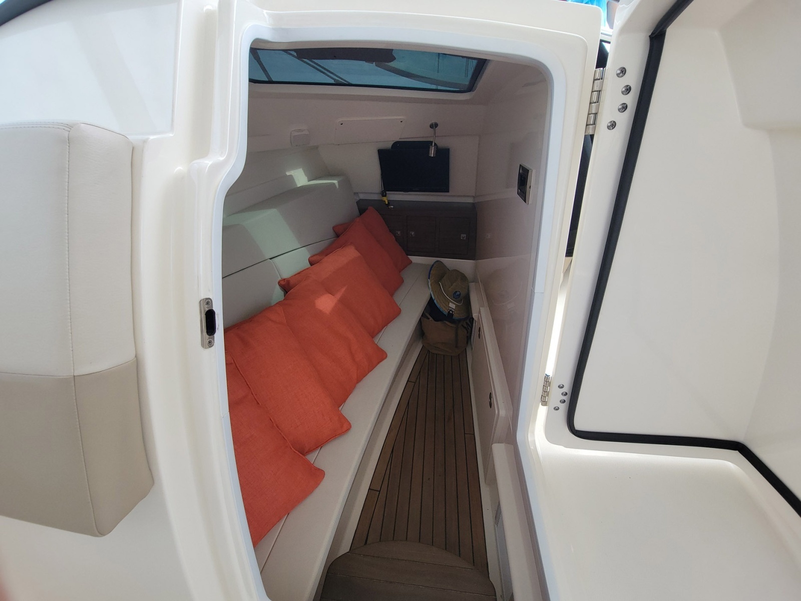 32ft Boston Whaler Yacht For Sale