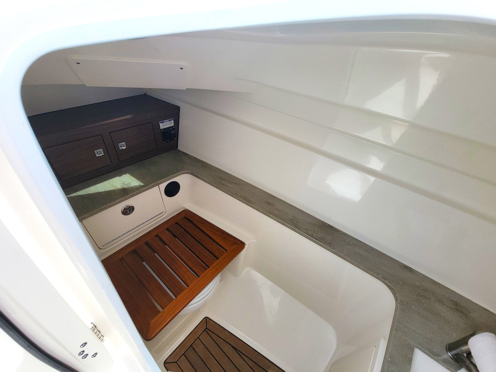 32ft Boston Whaler Yacht For Sale
