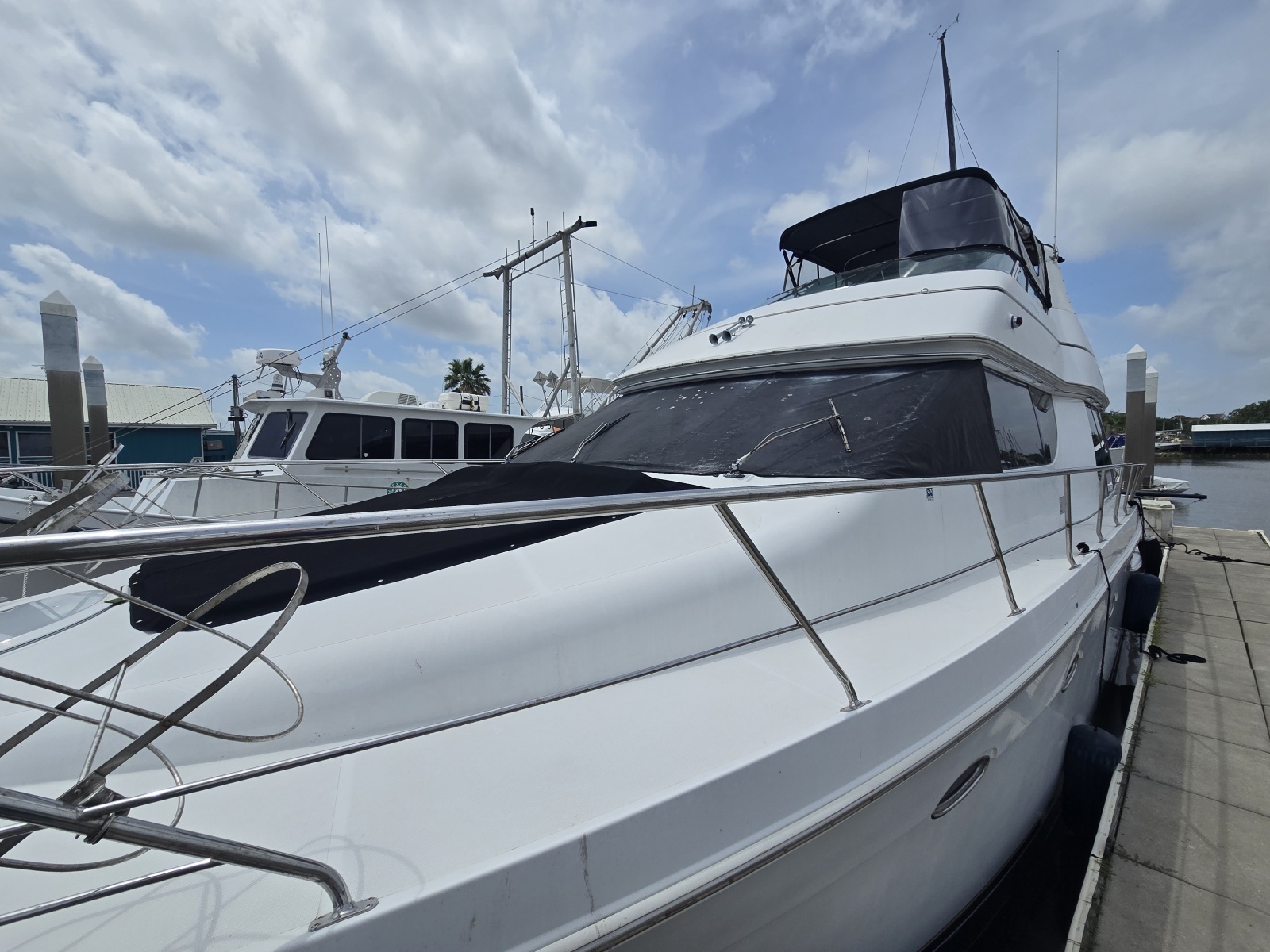 2000 Carver 530