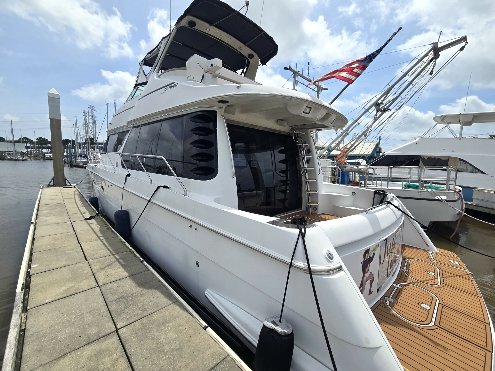 2000 Carver 530