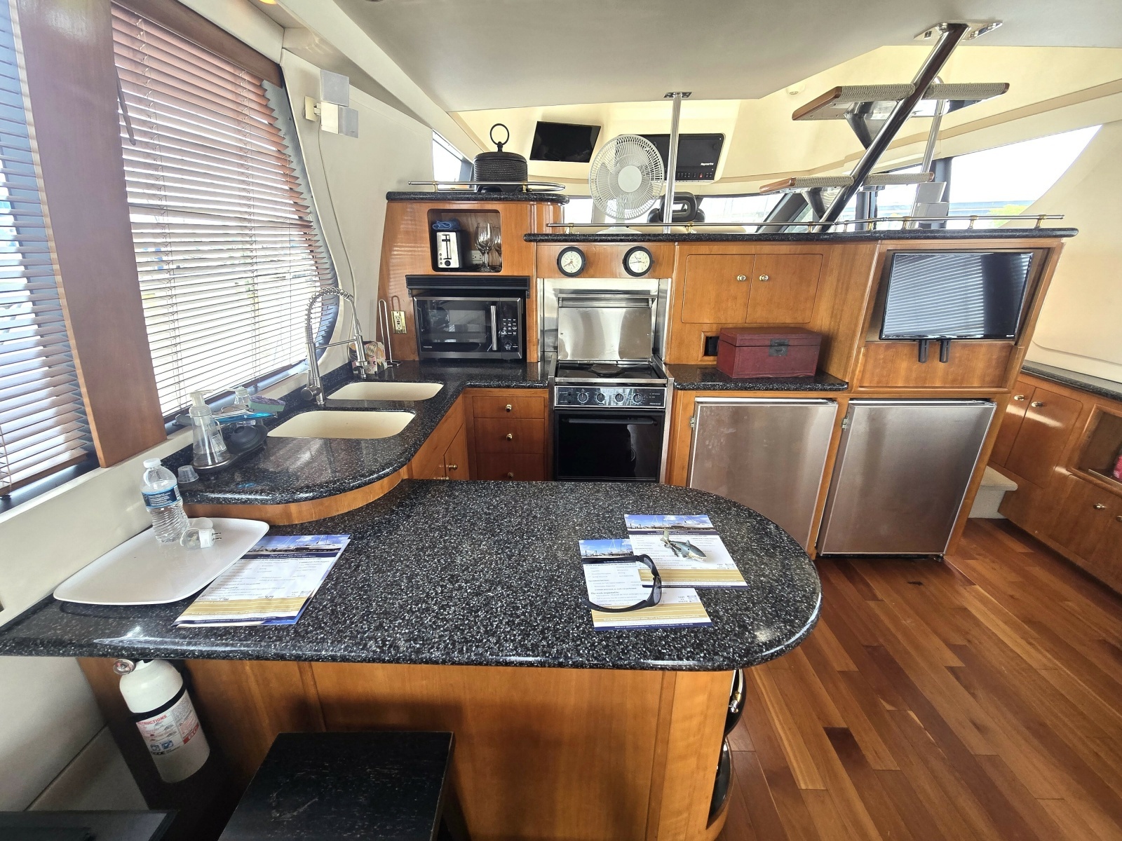 2000 Carver 530