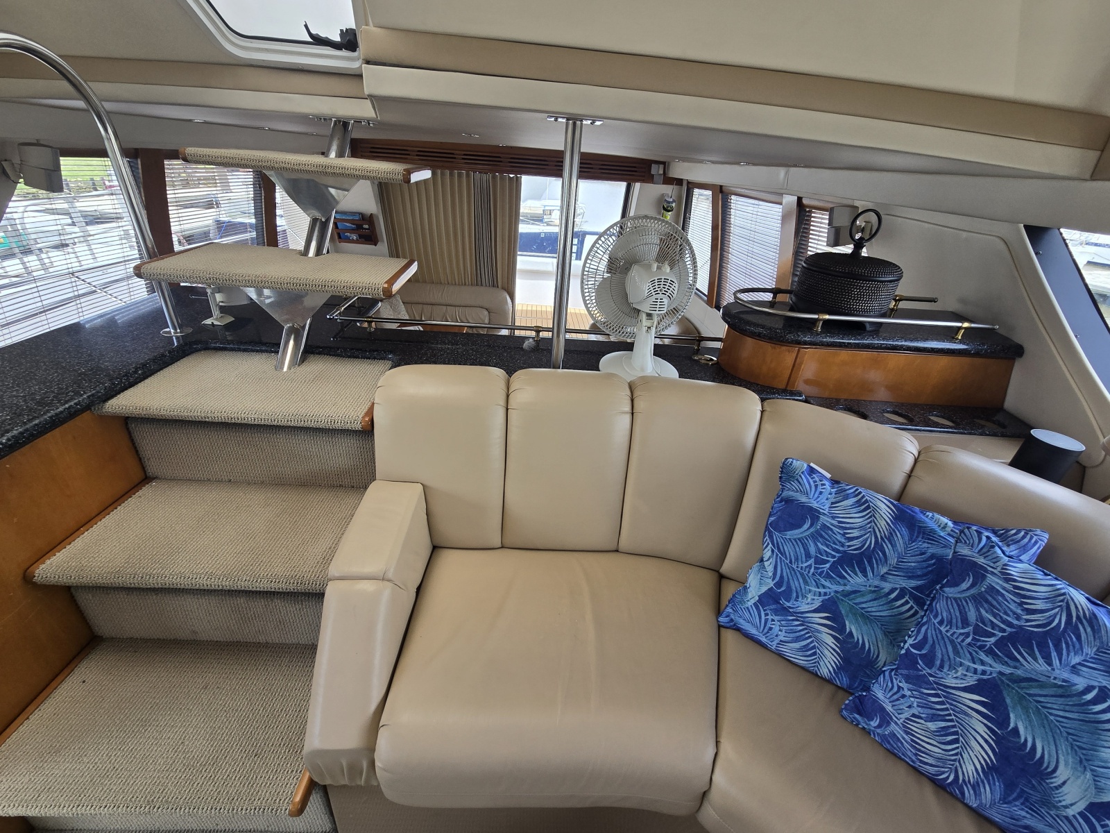2000 Carver 530