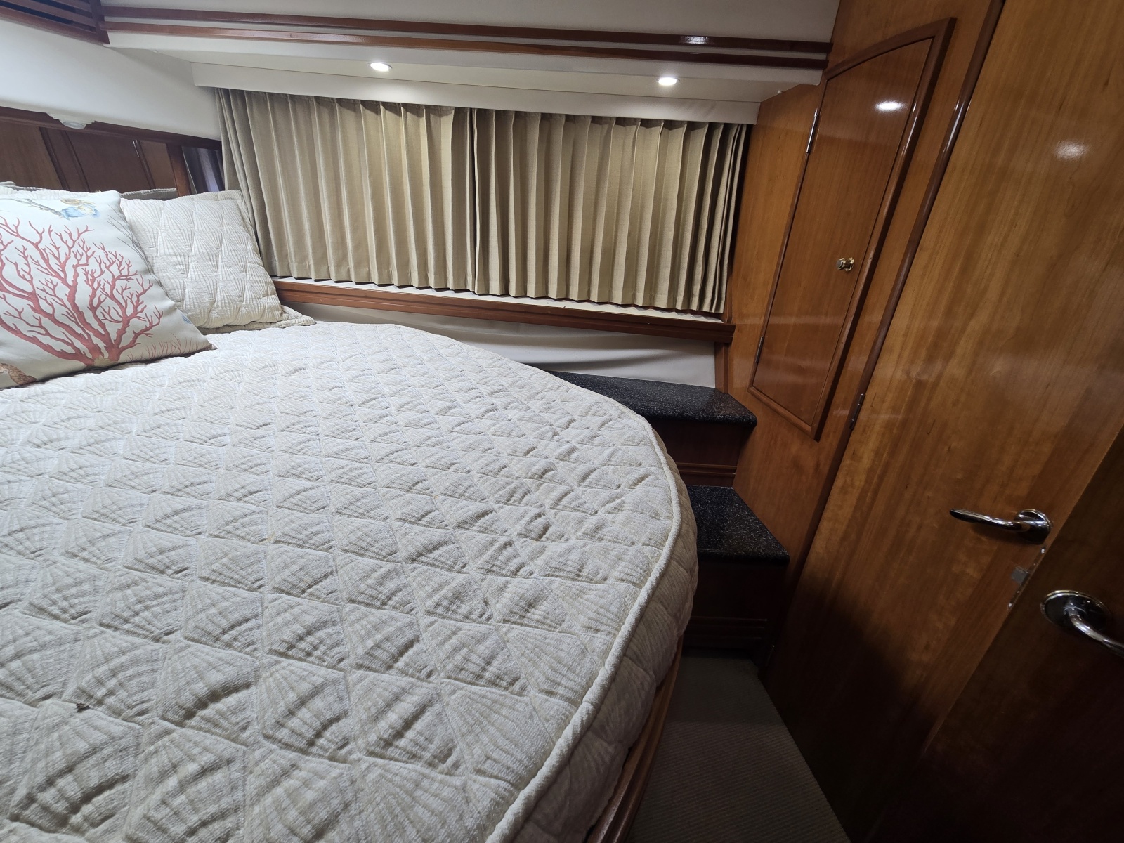 2000 Carver 530