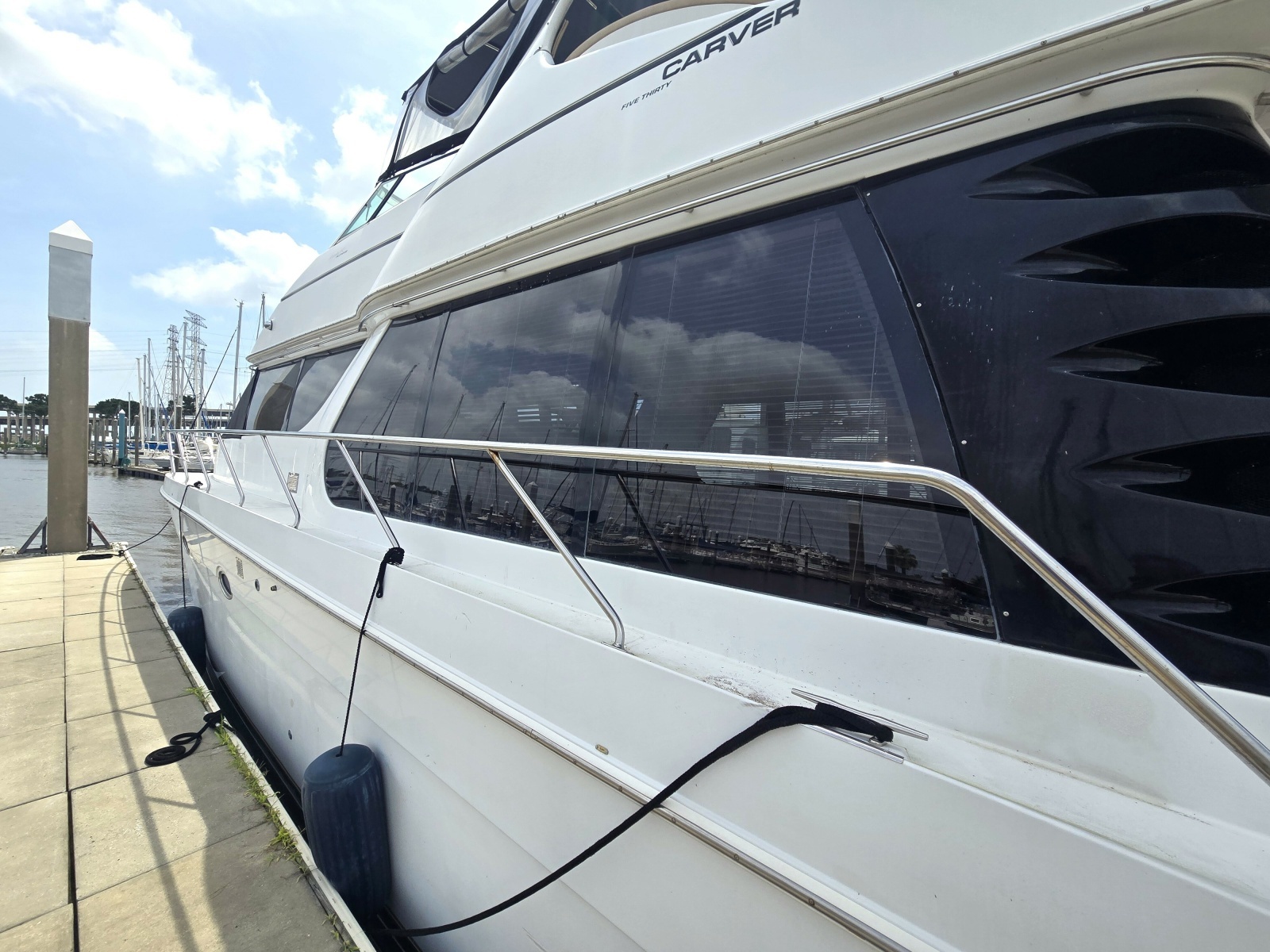 2000 Carver 530