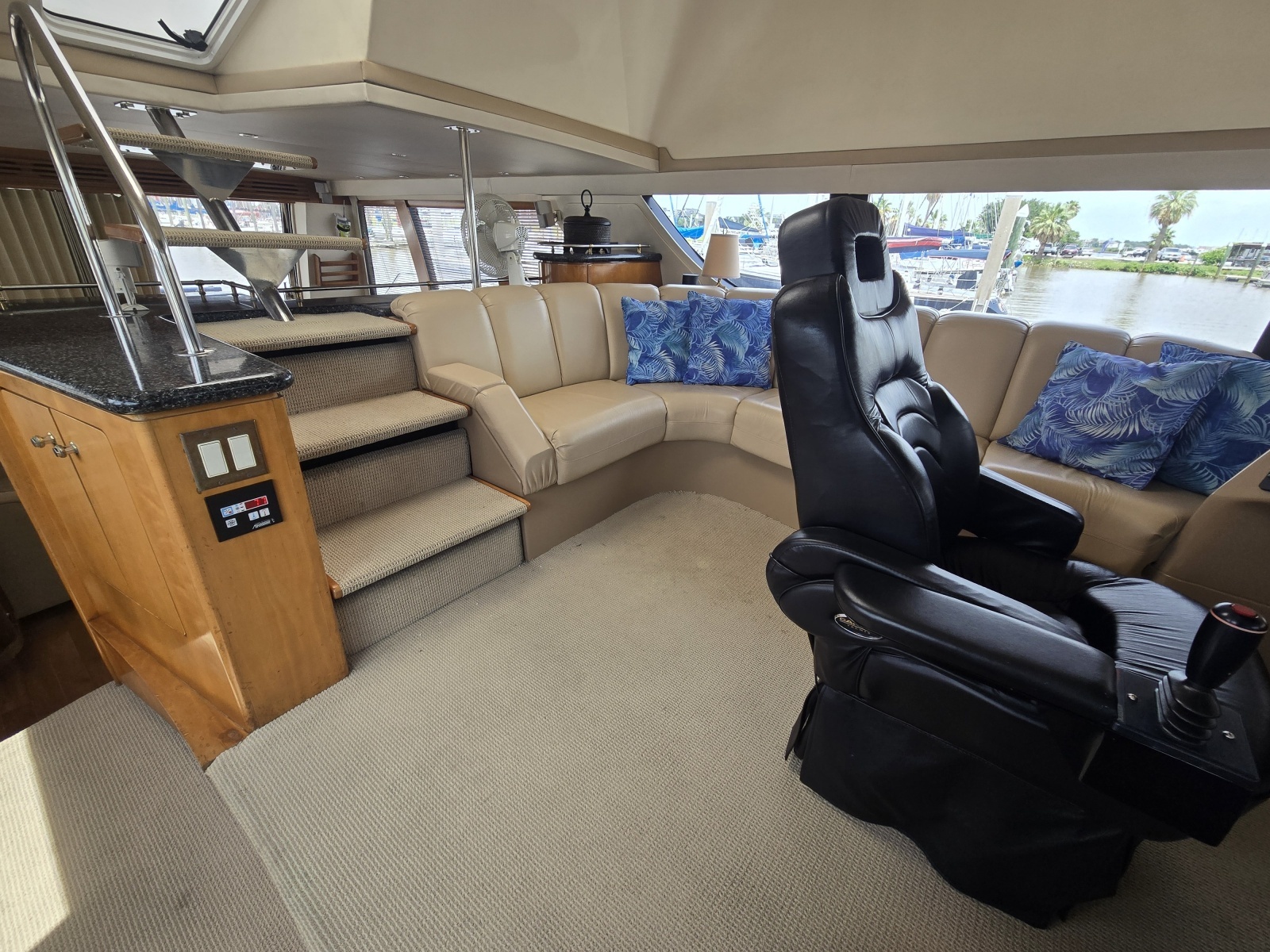 2000 Carver 530