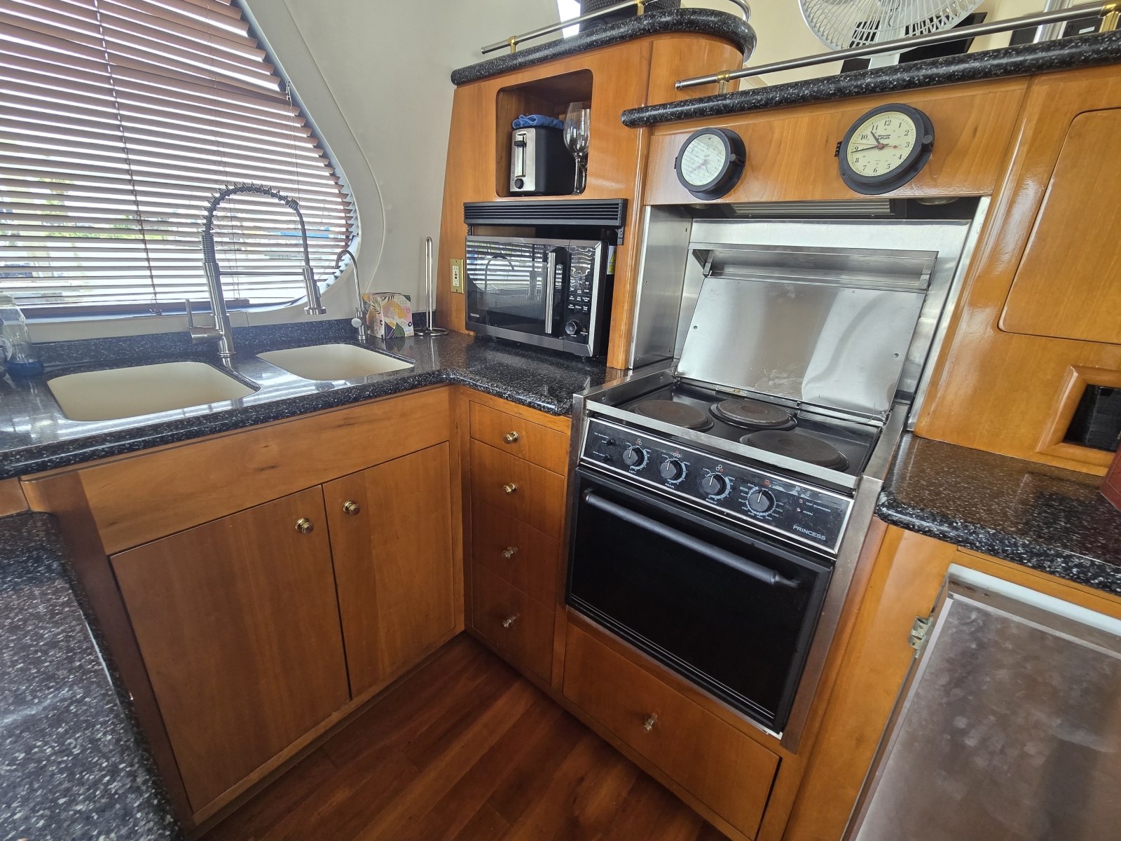2000 Carver 530