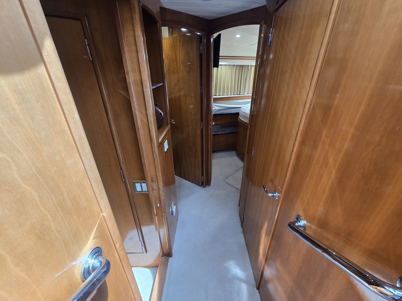 2000 Carver 530