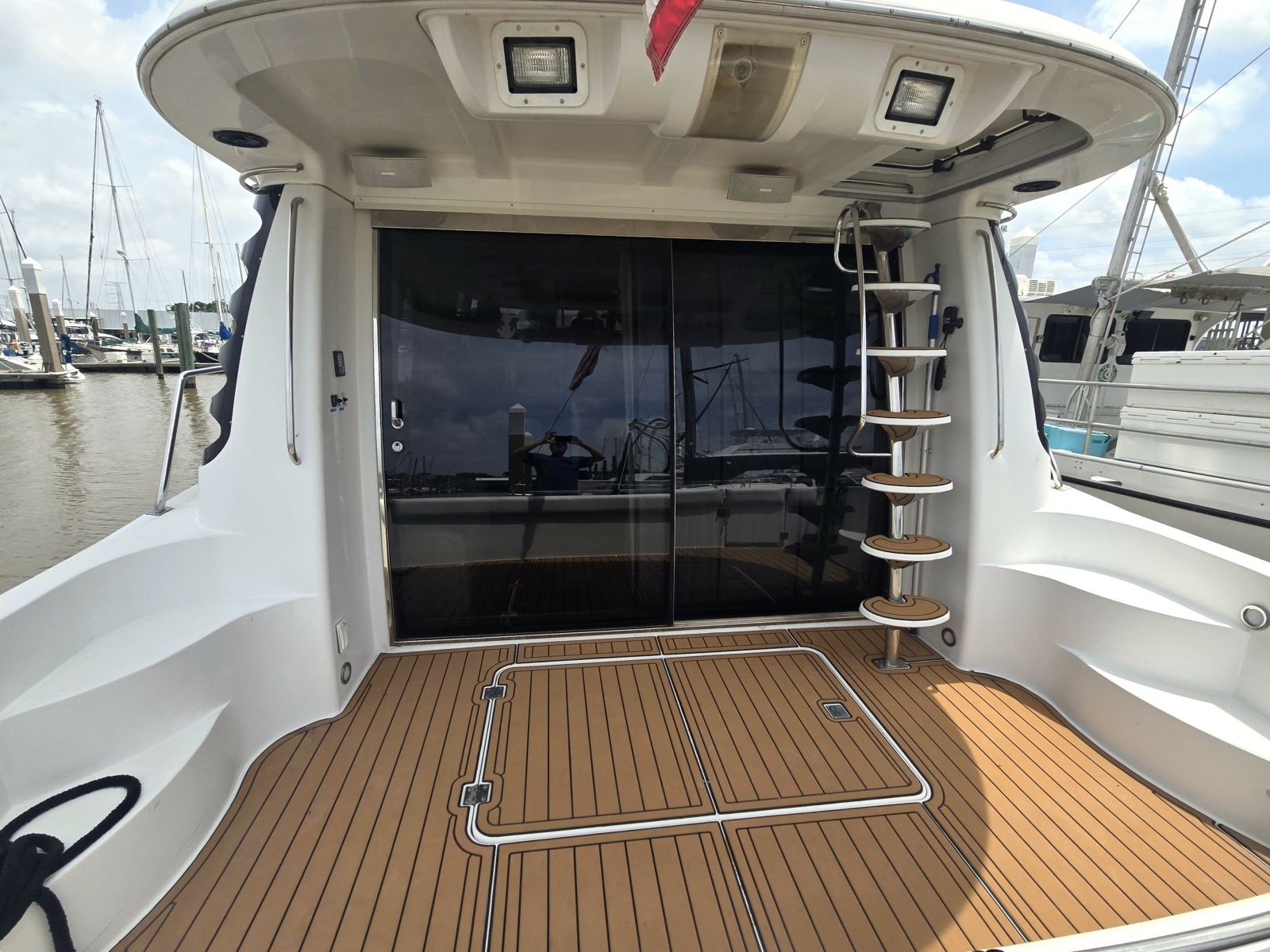 2000 Carver 530