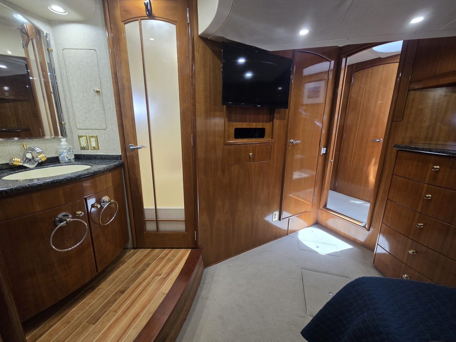 2000 Carver 530