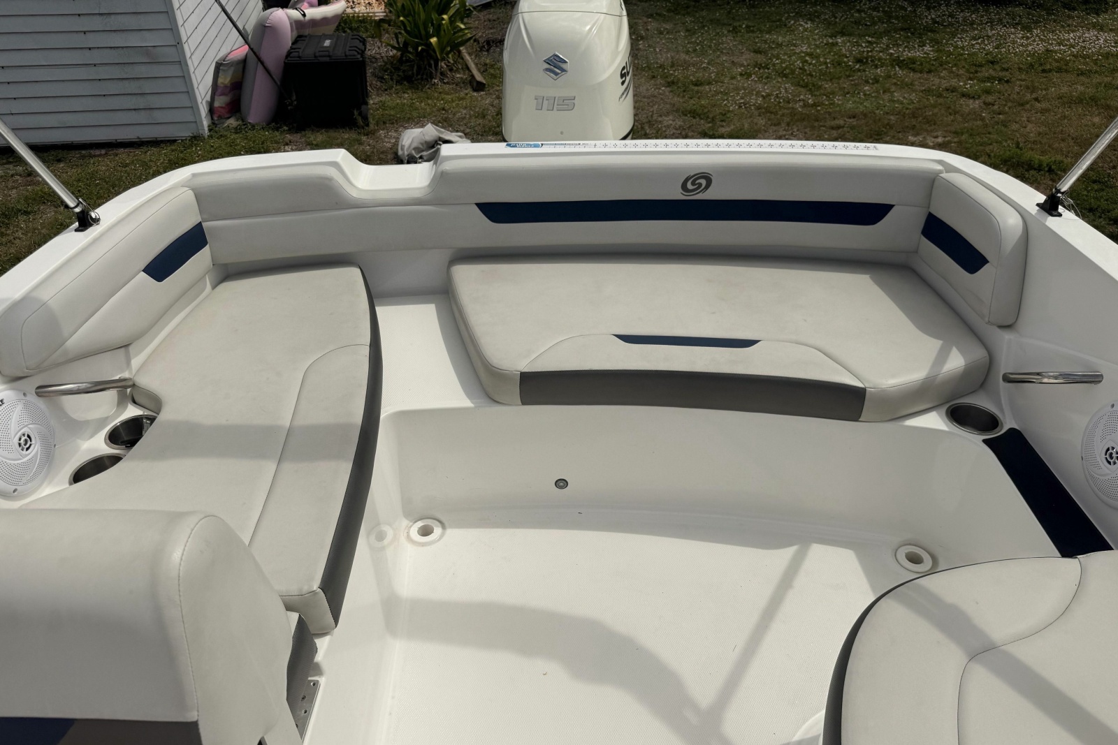 2020 Hurricane SunDeck Sport 185 OB