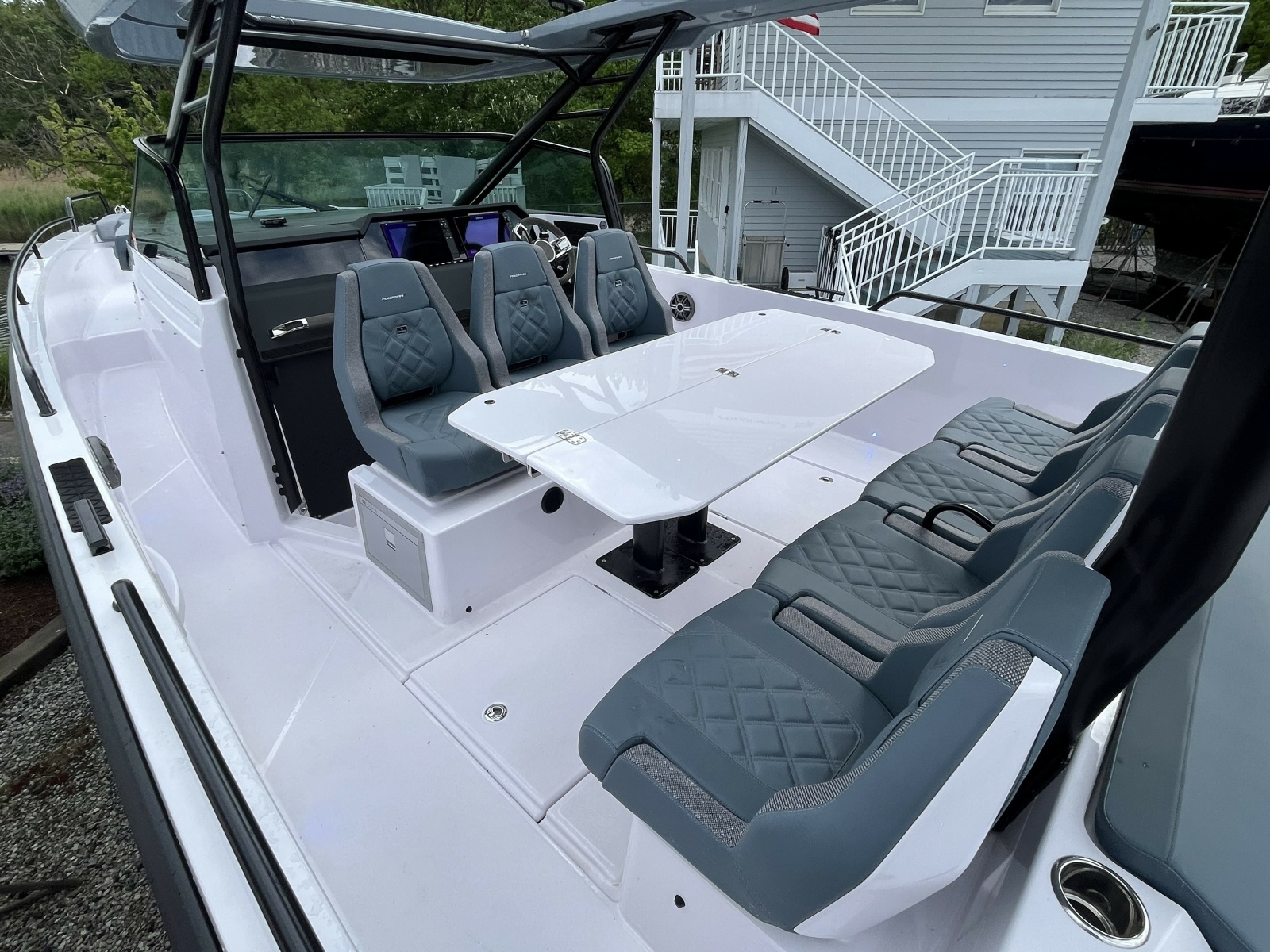 2025 Axopar 37 Sun Top