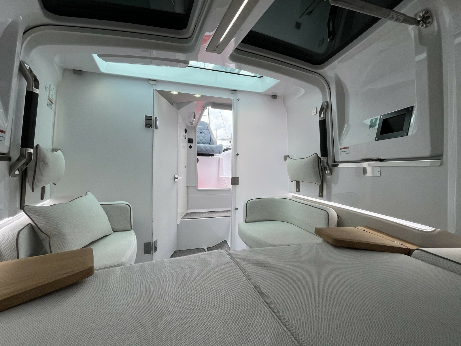 2025 Axopar 37 Sun Top