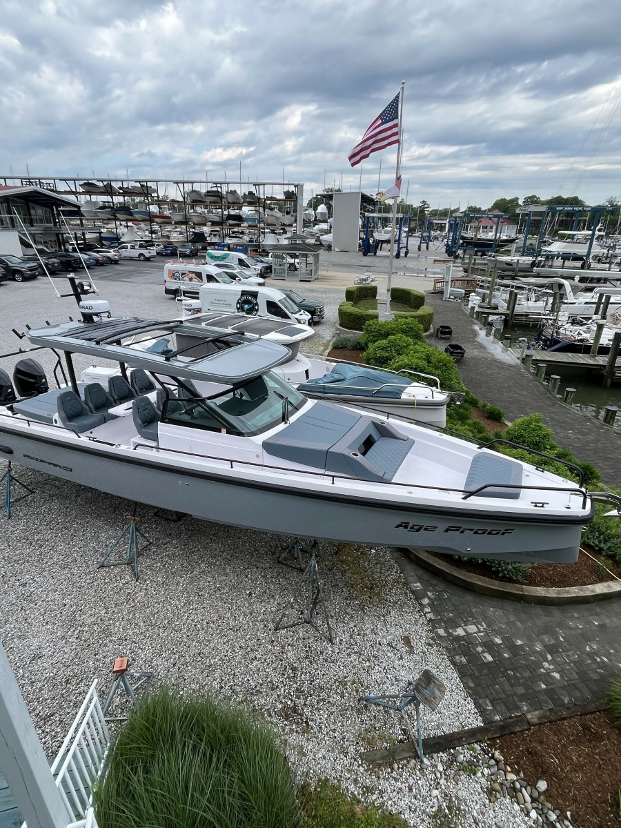 2025 Axopar 37 Sun Top