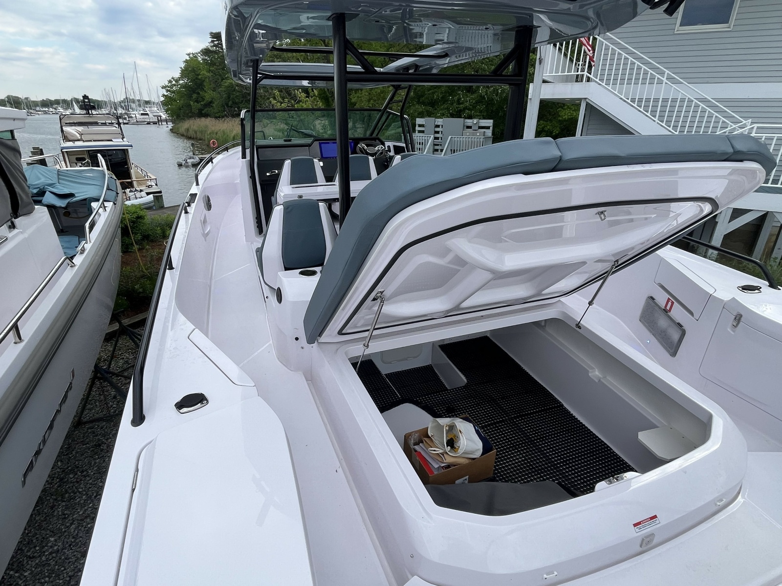 2025 Axopar 37 Sun Top