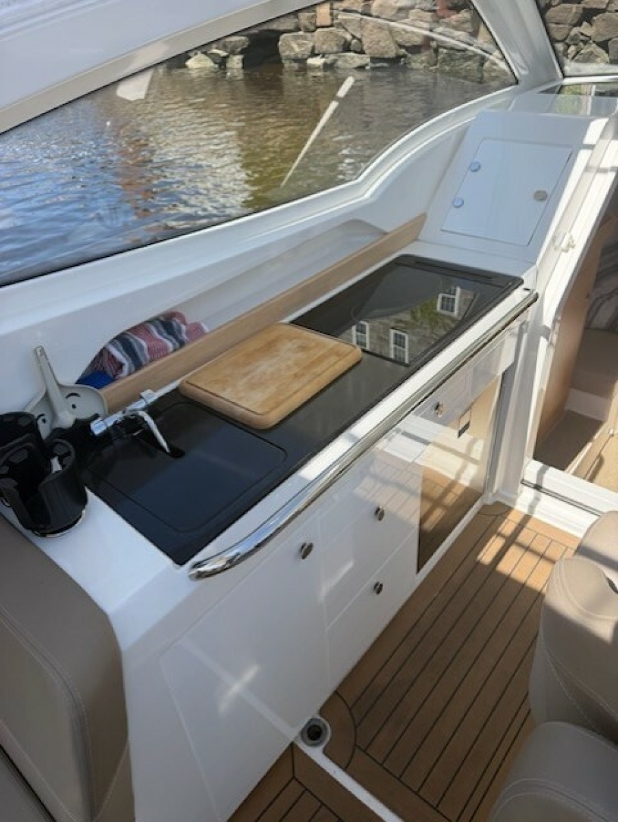 30ft Nimbus Yacht For Sale