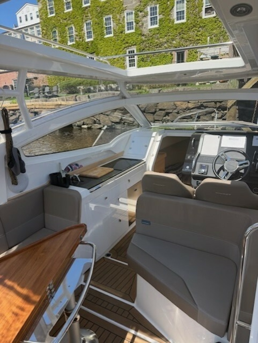 30ft Nimbus Yacht For Sale