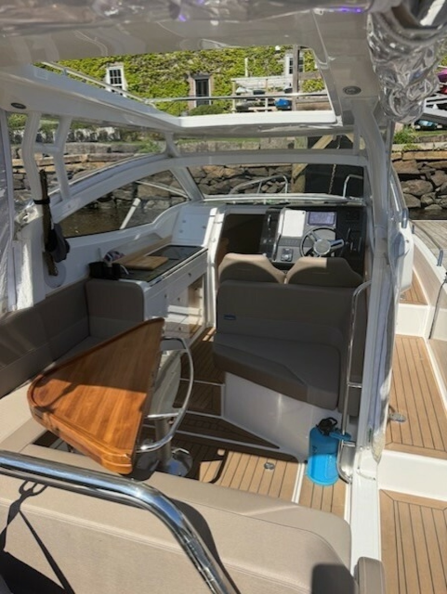 30ft Nimbus Yacht For Sale