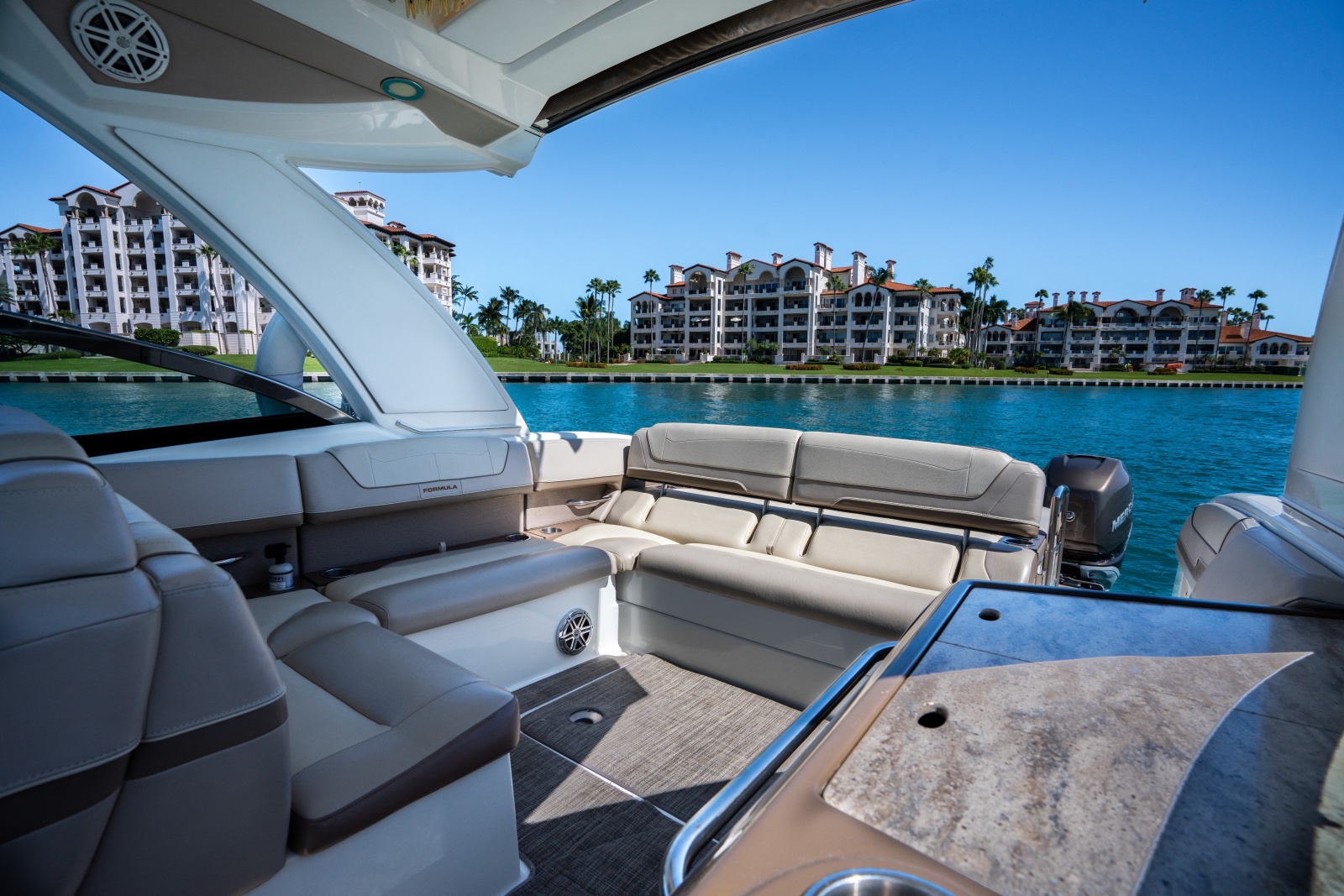 2018 Formula 350 Crossover Bowrider