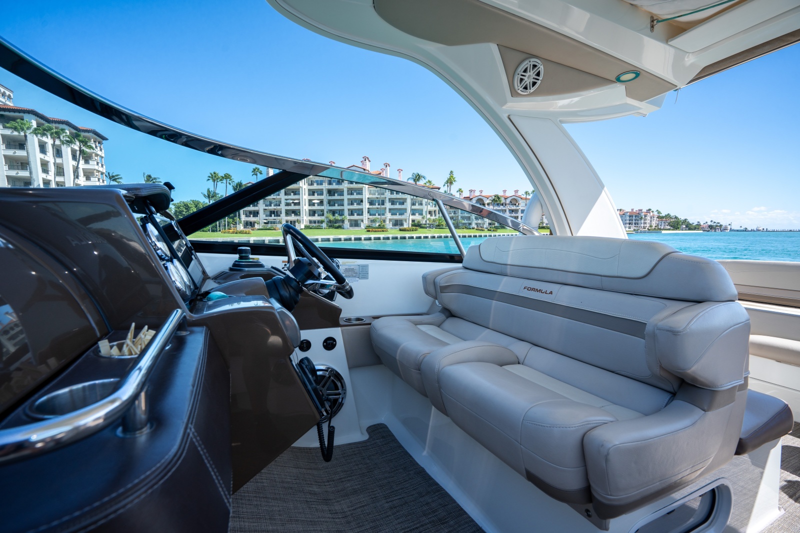 2018 Formula 350 Crossover Bowrider