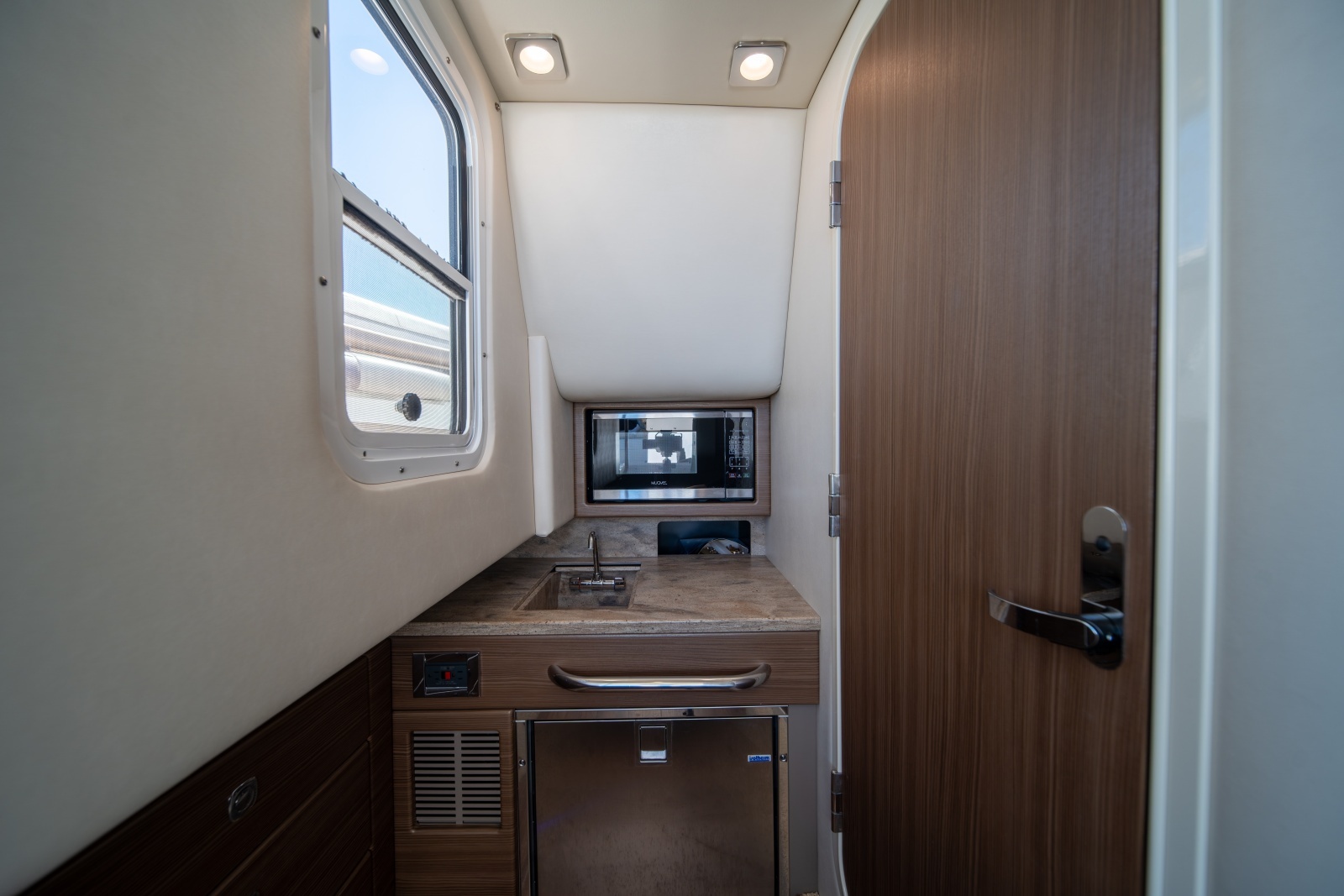 2018 Formula 350 Crossover Bowrider