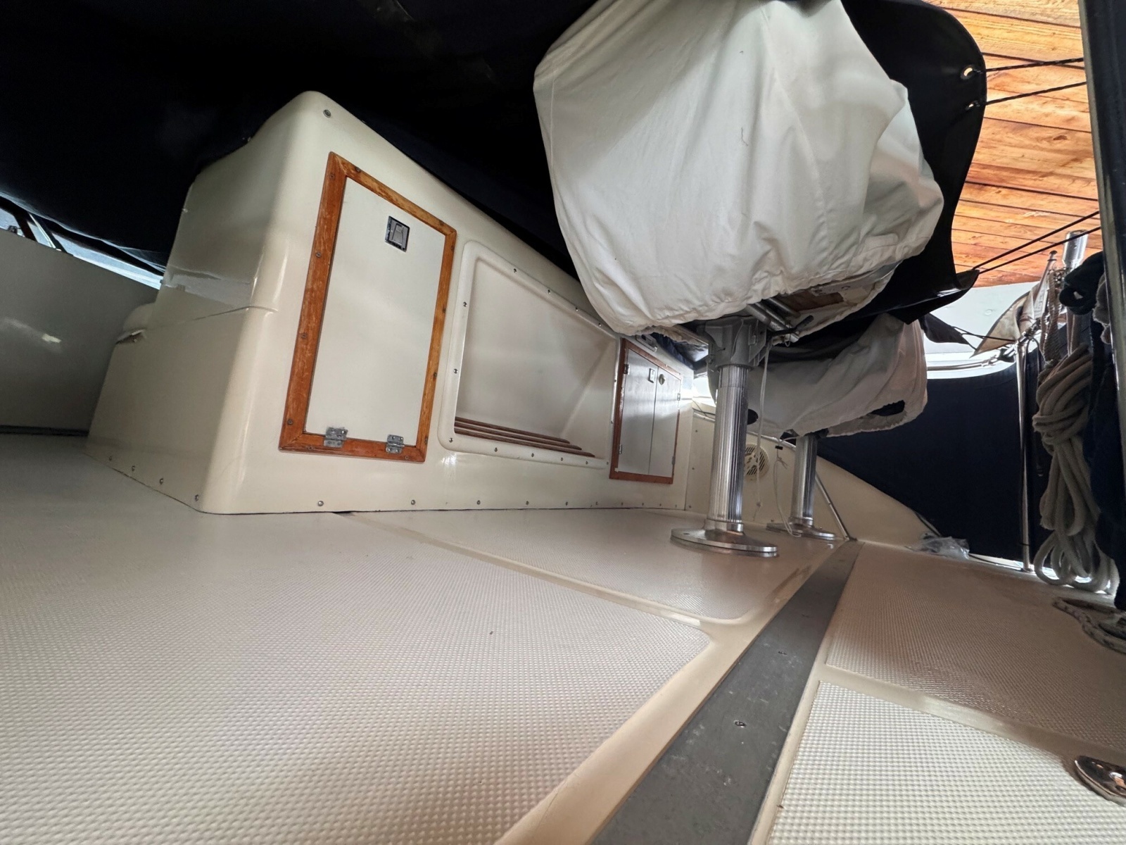 LOVE IS 44ft Chris Craft Yacht For Sale