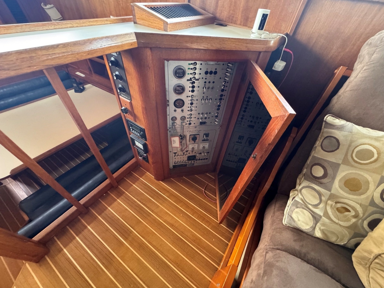 LOVE IS 44ft Chris Craft Yacht For Sale