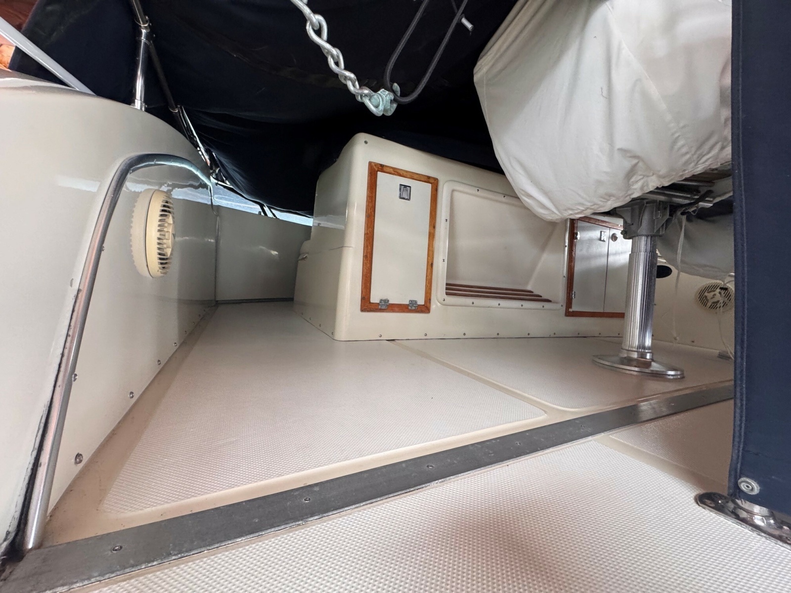 LOVE IS 44ft Chris Craft Yacht For Sale