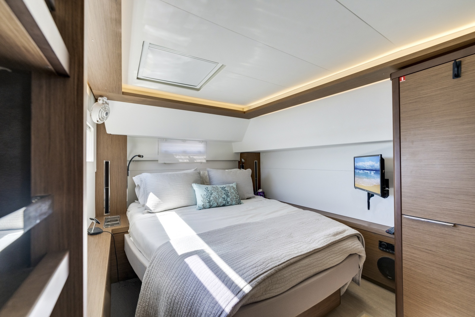 Crazy Idea 46ft Lagoon Yacht For Sale