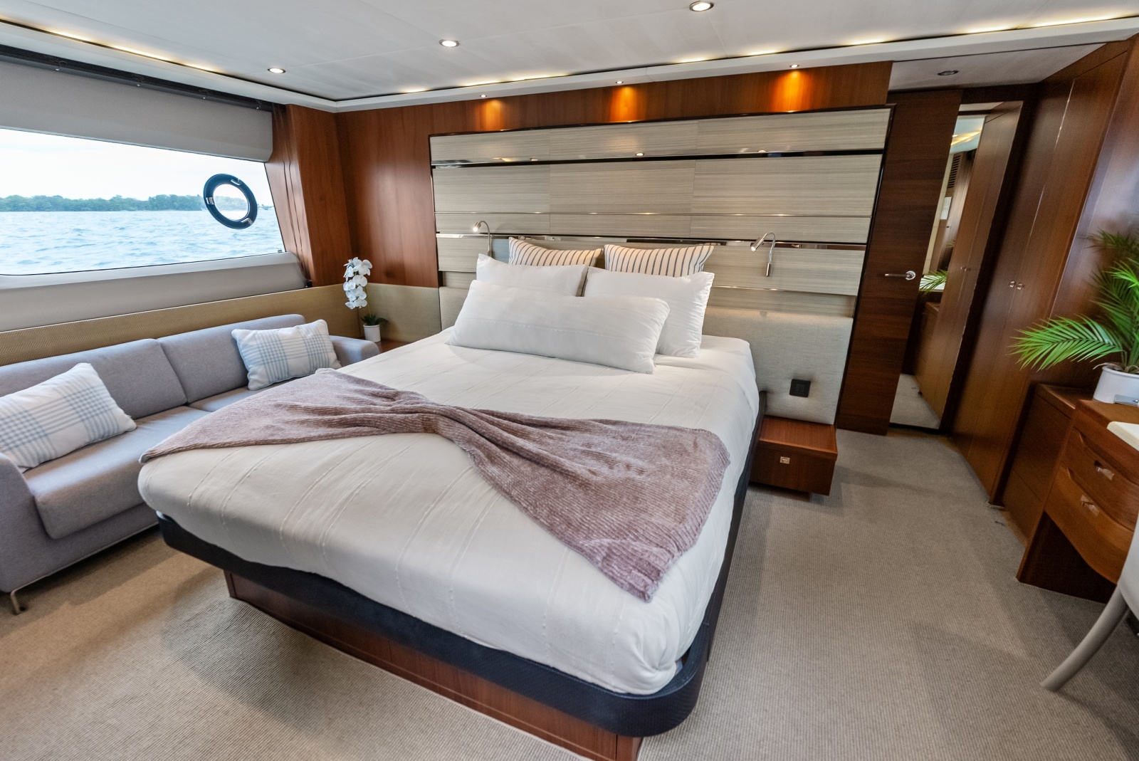 2014 Princess S72