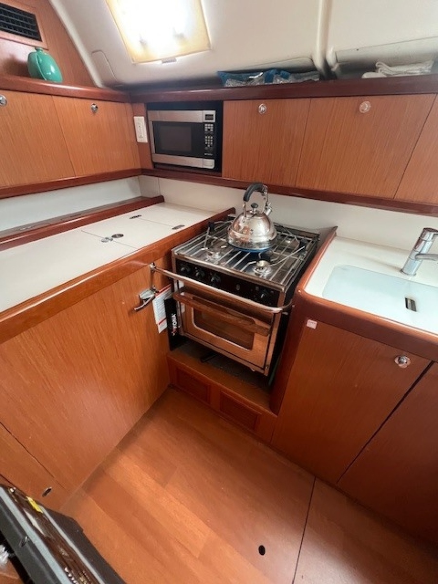 2009 Beneteau Oceanis 43