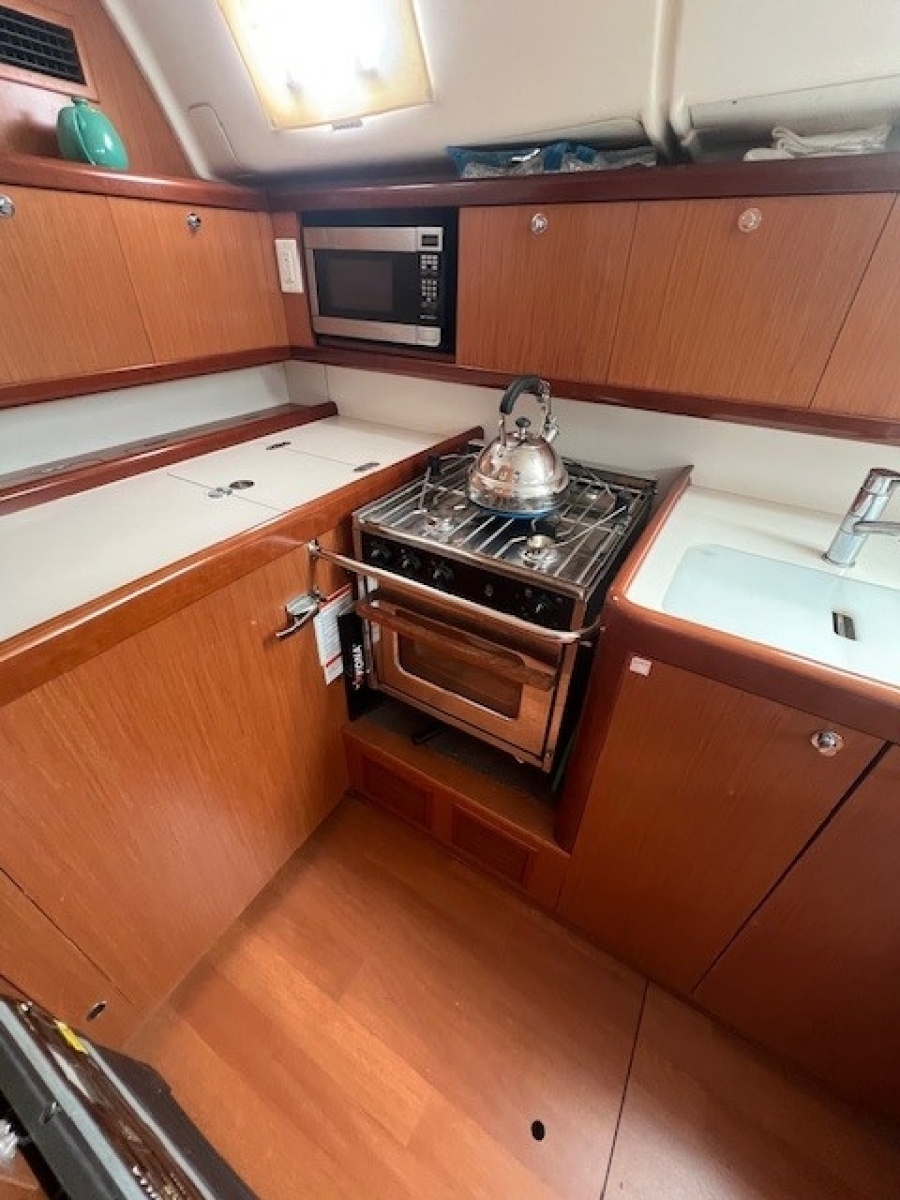 Sisu 43ft Beneteau Yacht For Sale