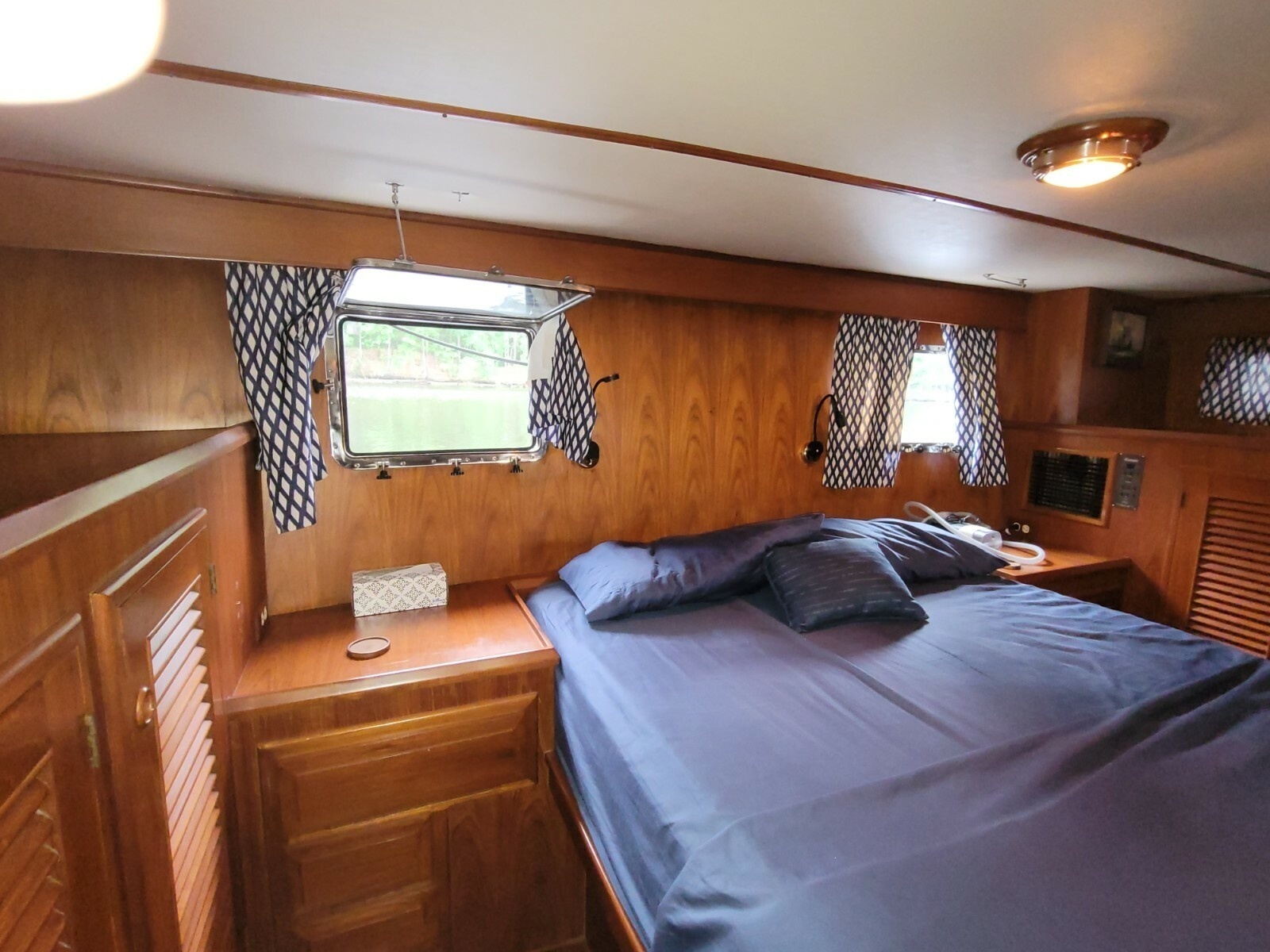 1990 DeFever Offshore Cruiser