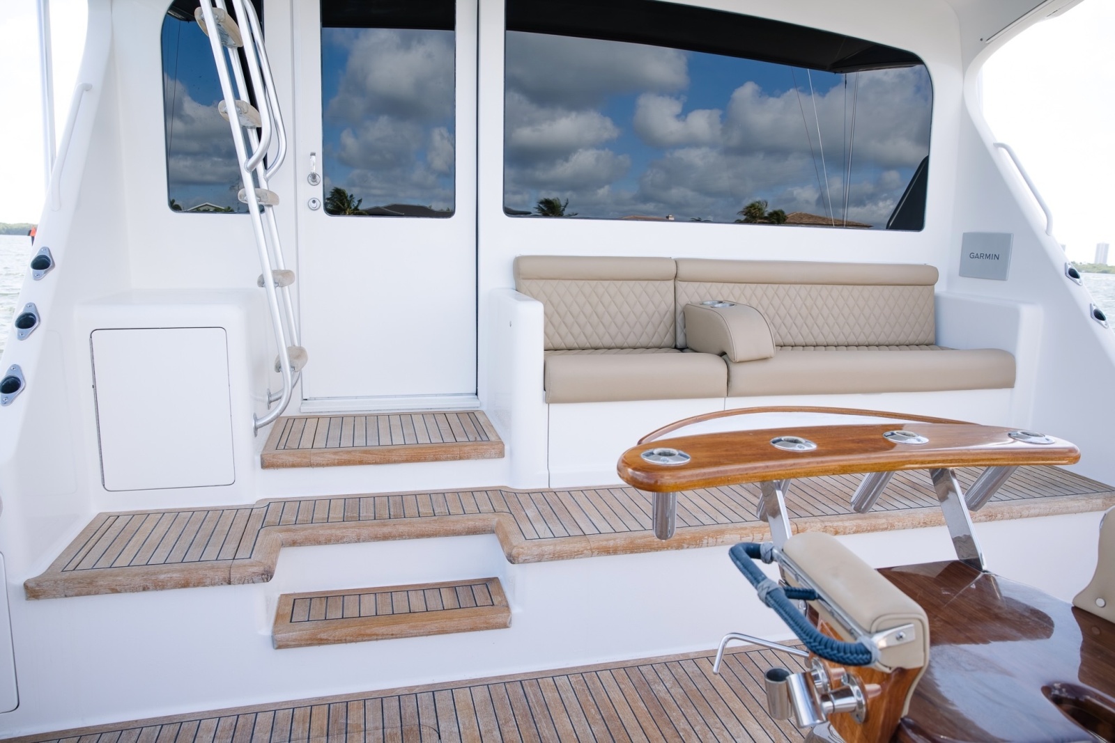 Viking 60 DEBS JEM - Cockpit