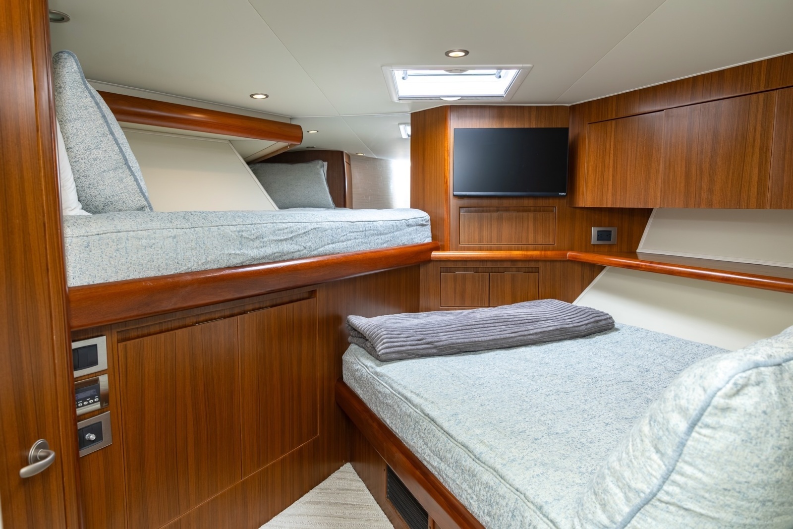 Viking 60 DEBS JEM - VIP Stateroom