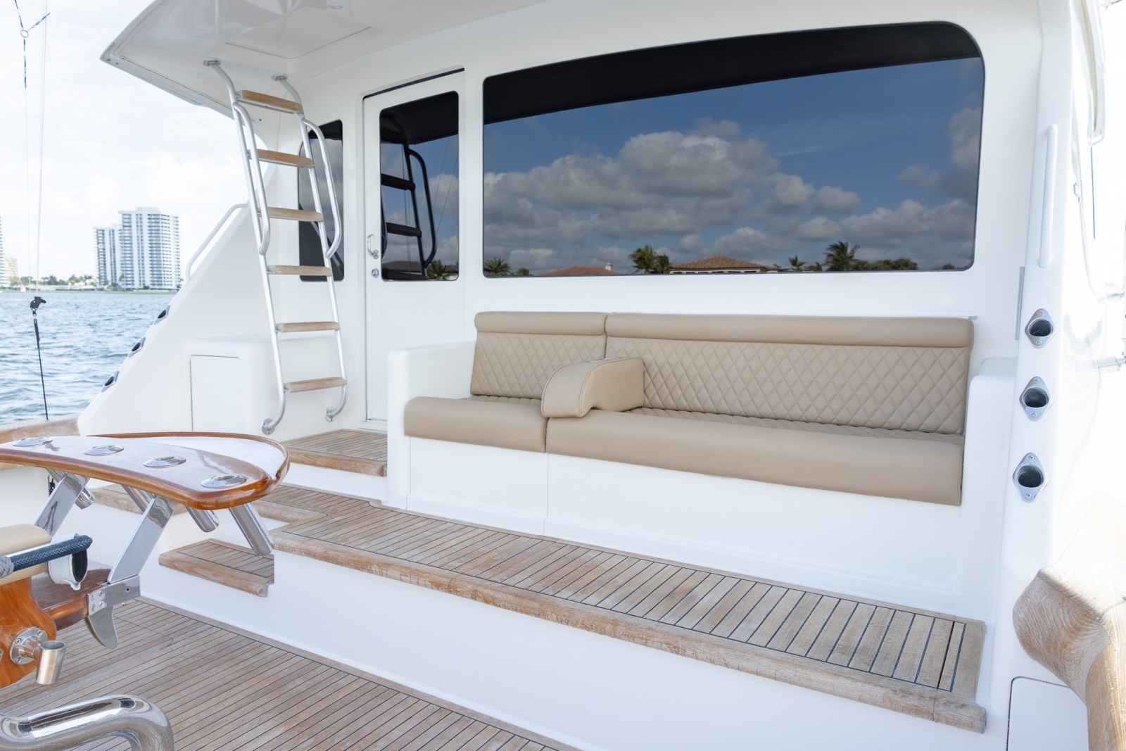 Viking 60 DEBS JEM - Cockpit