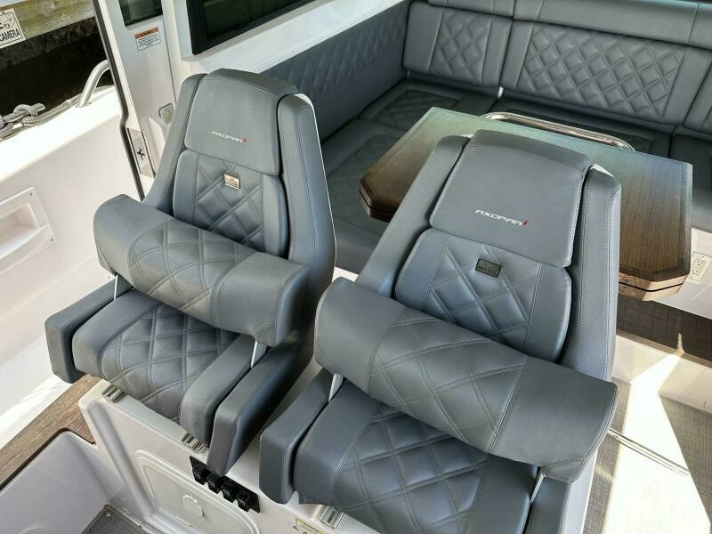 2021 Axopar 37 XC Cross Cabin Brabus
