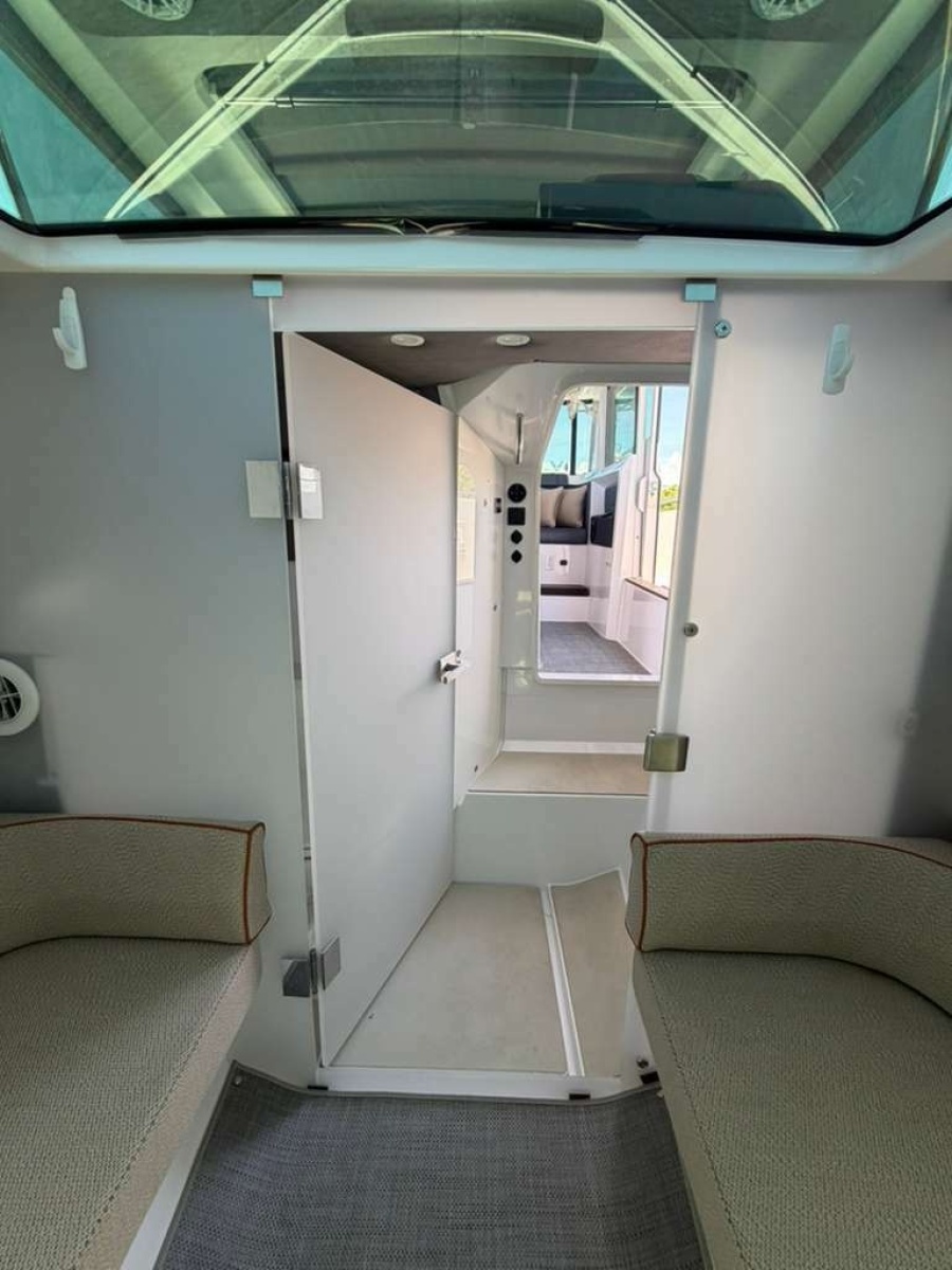 2021 Axopar 37 XC Cross Cabin Brabus