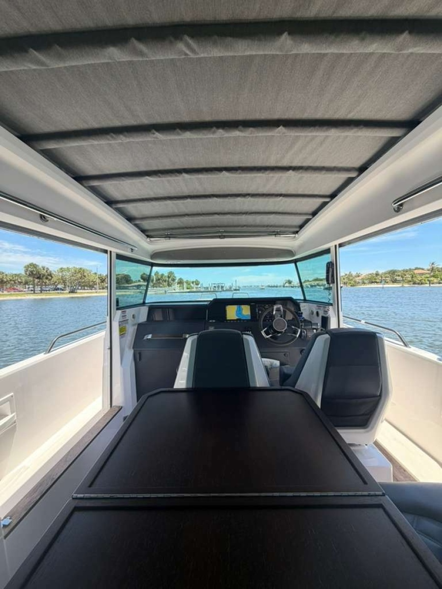 37' 2021 Axopar 37 XC Cross Cabin Brabus