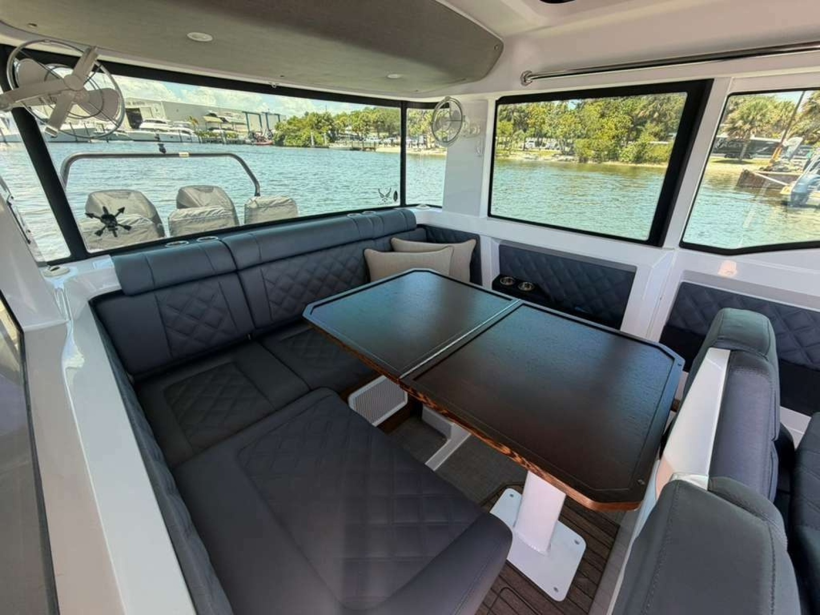 2021 Axopar 37 XC Cross Cabin Brabus