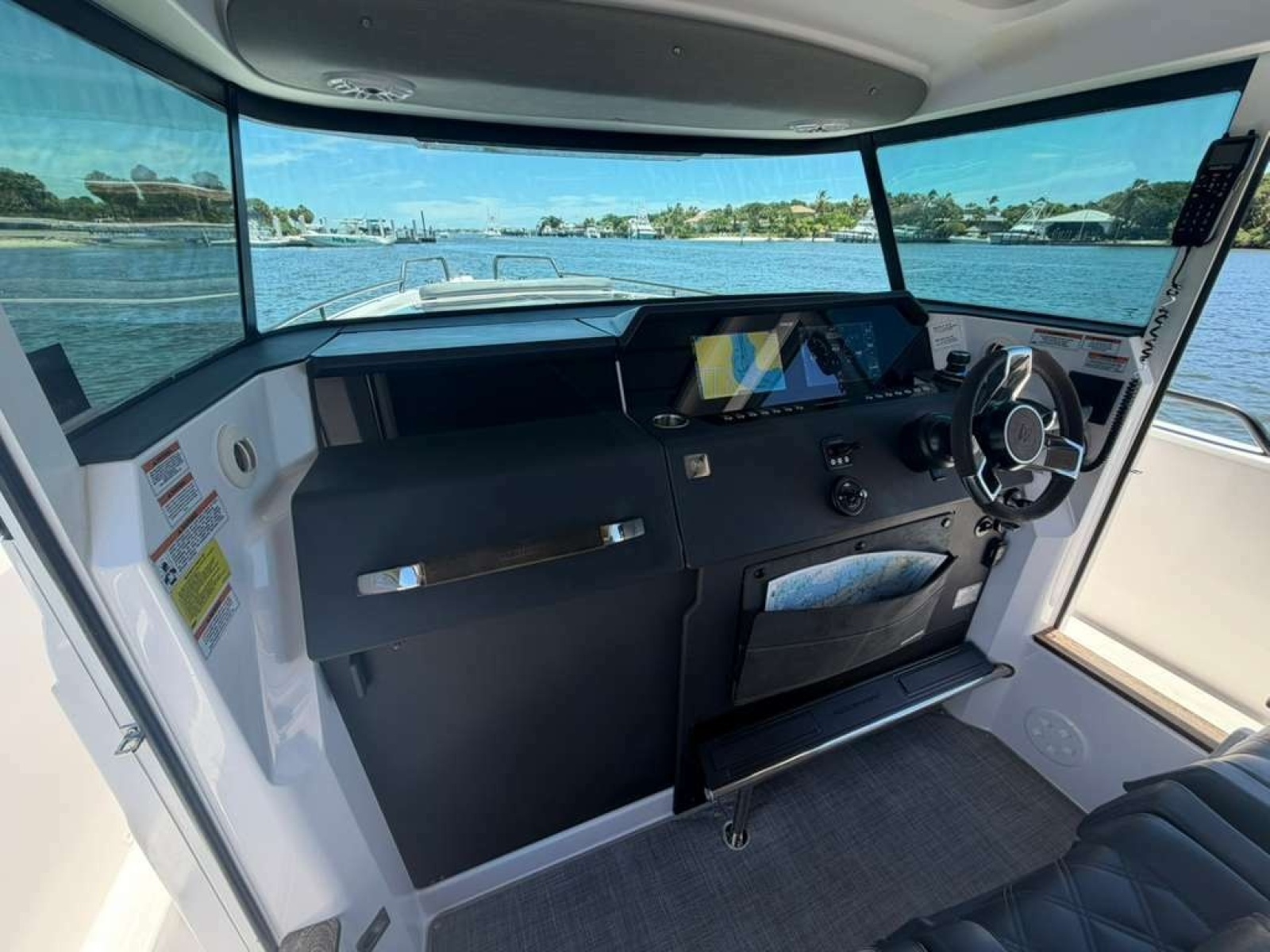 2021 Axopar 37 XC Cross Cabin Brabus