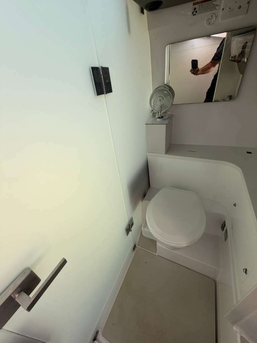 37' 2021 Axopar 37 XC Cross Cabin Brabus