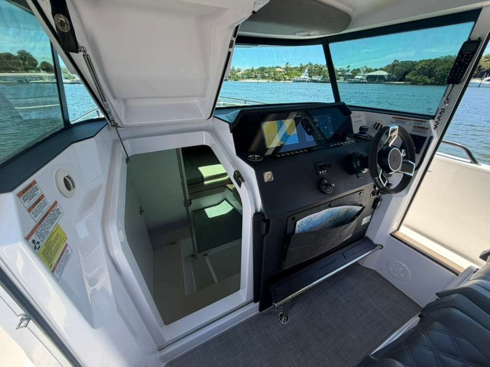 2021 Axopar 37 XC Cross Cabin Brabus