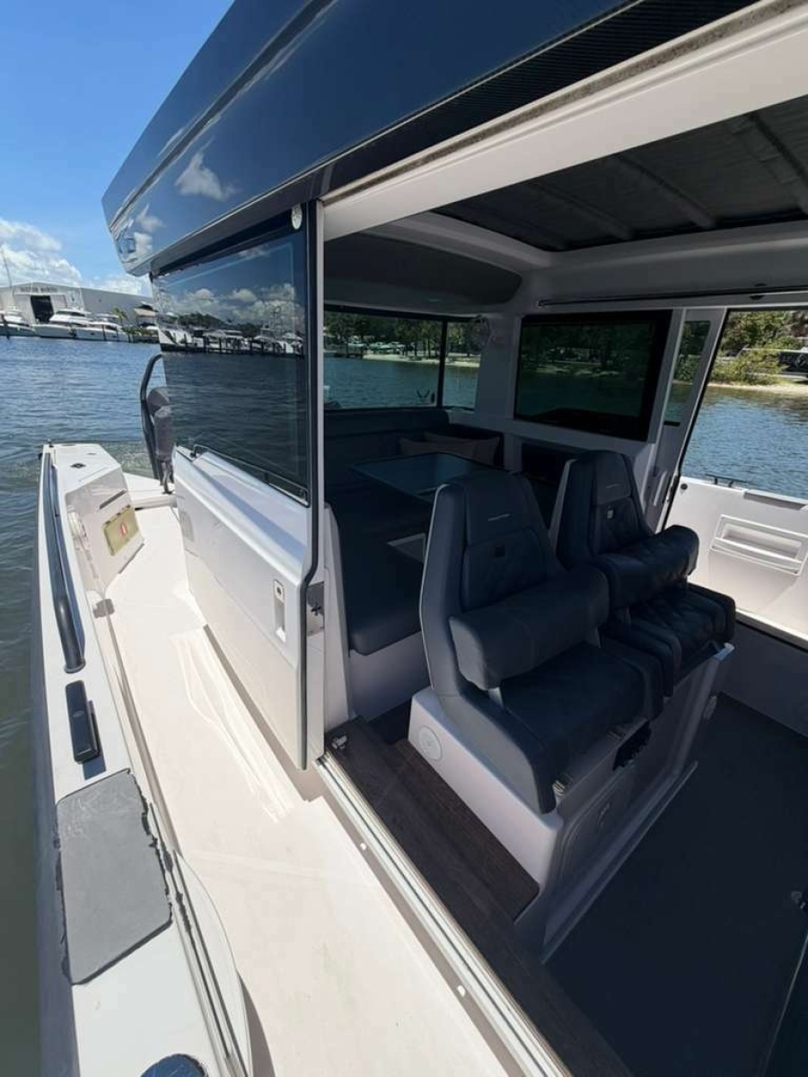 37' 2021 Axopar 37 XC Cross Cabin Brabus
