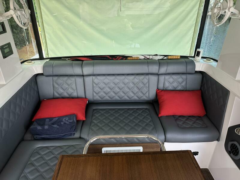 2021 Axopar 37 XC Cross Cabin Brabus