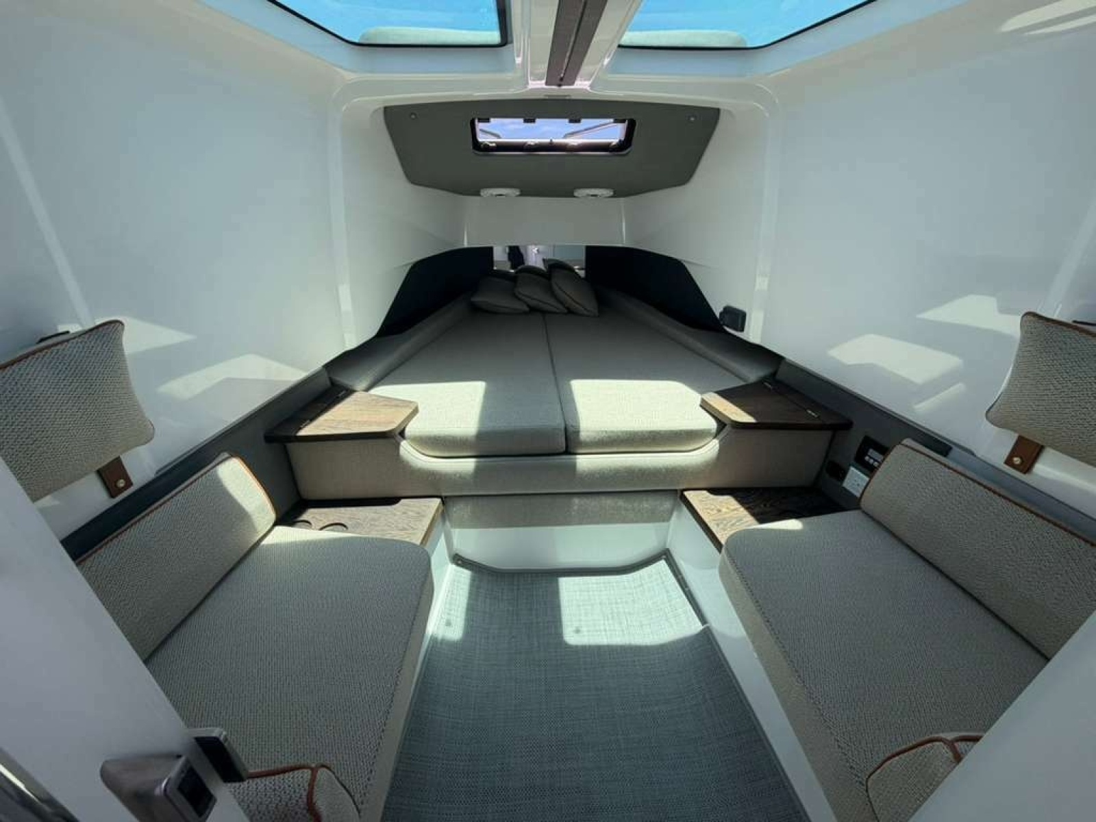 37' 2021 Axopar 37 XC Cross Cabin Brabus