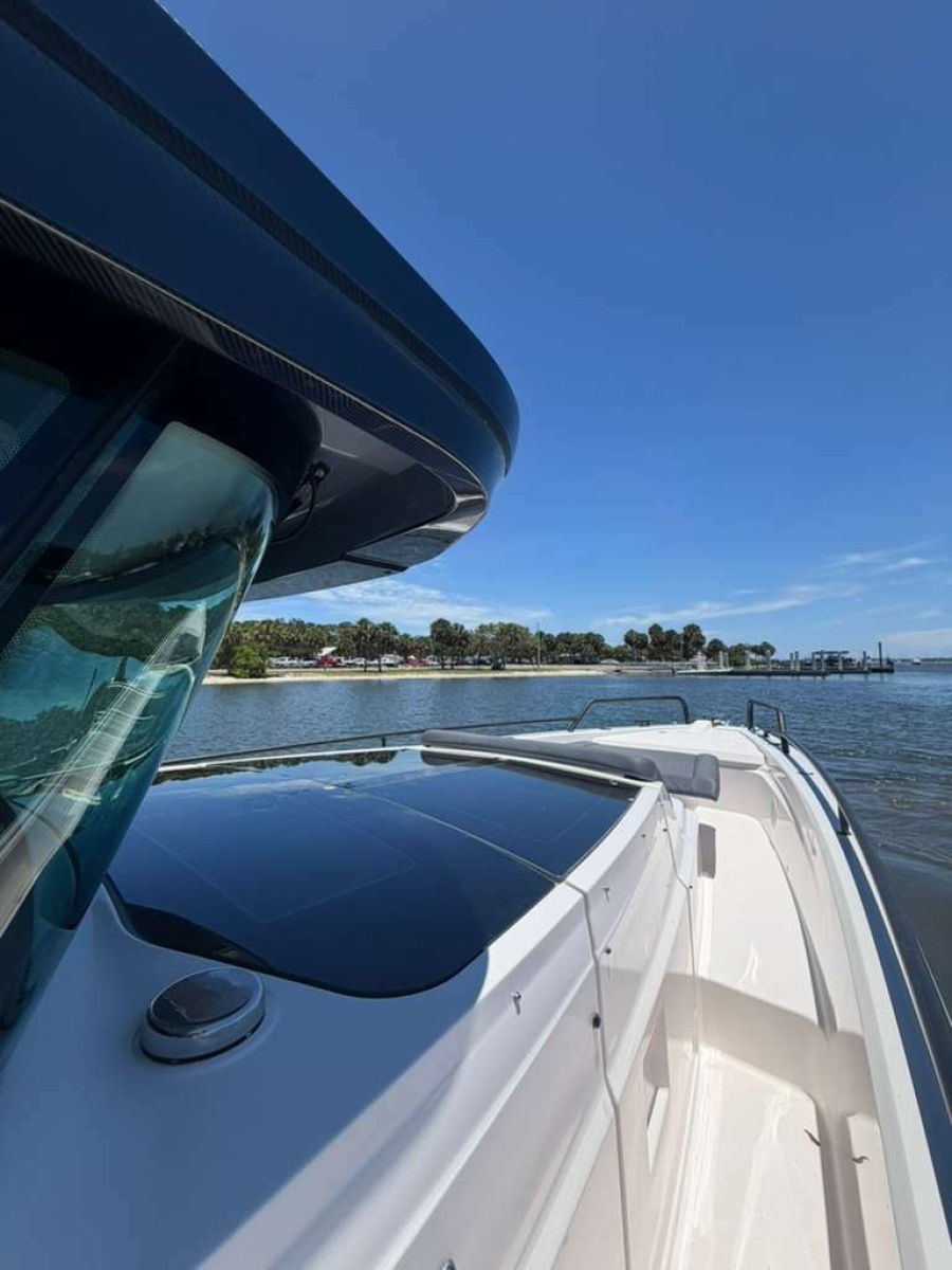 37' 2021 Axopar 37 XC Cross Cabin Brabus